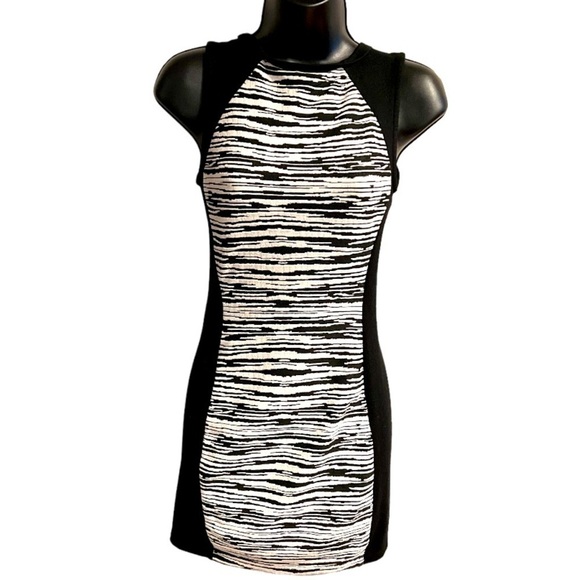 H&M Dresses & Skirts - H&M Short Sleeve Dress